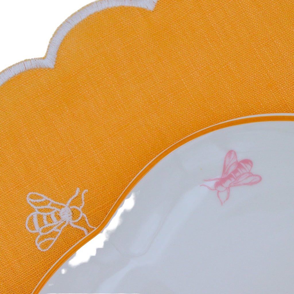 Bumble Voyage Scalloped Dinner Plate - Set of 4 (+1 Bonus Plate)