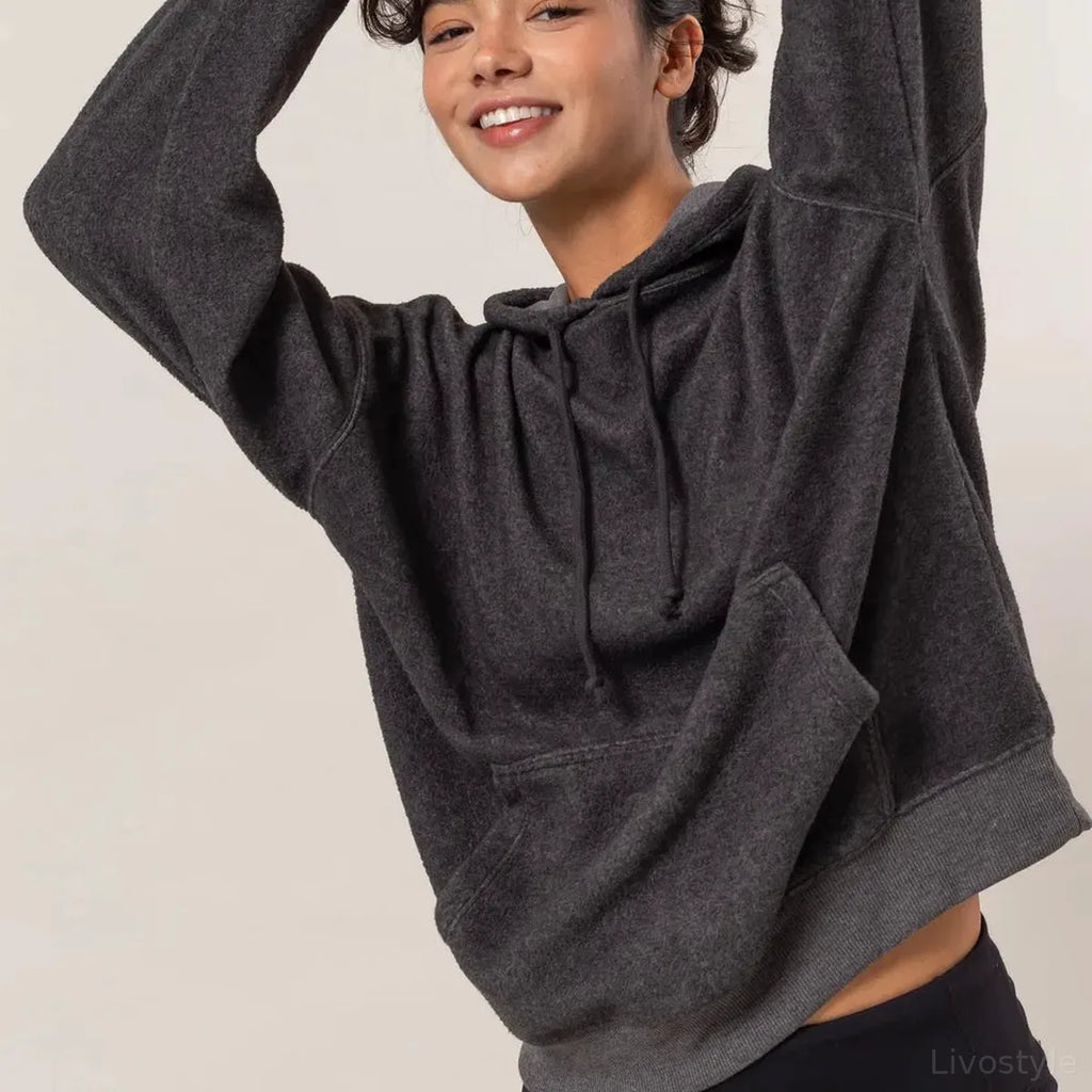 Cozy Long-Sleeve Hoodie with Practical Kangaroo Pocket