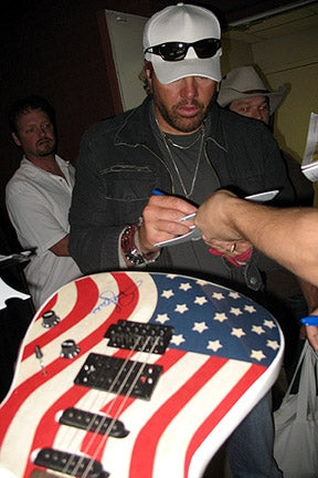 Toby Keith Signed Custom Screamin Graphics Photo Guitar ACOA